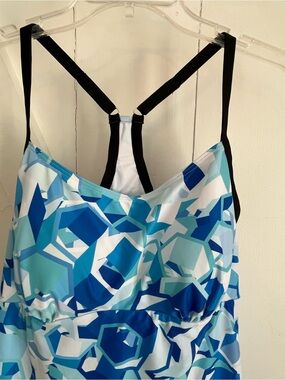 SALE 3/$15 NWT tankini top